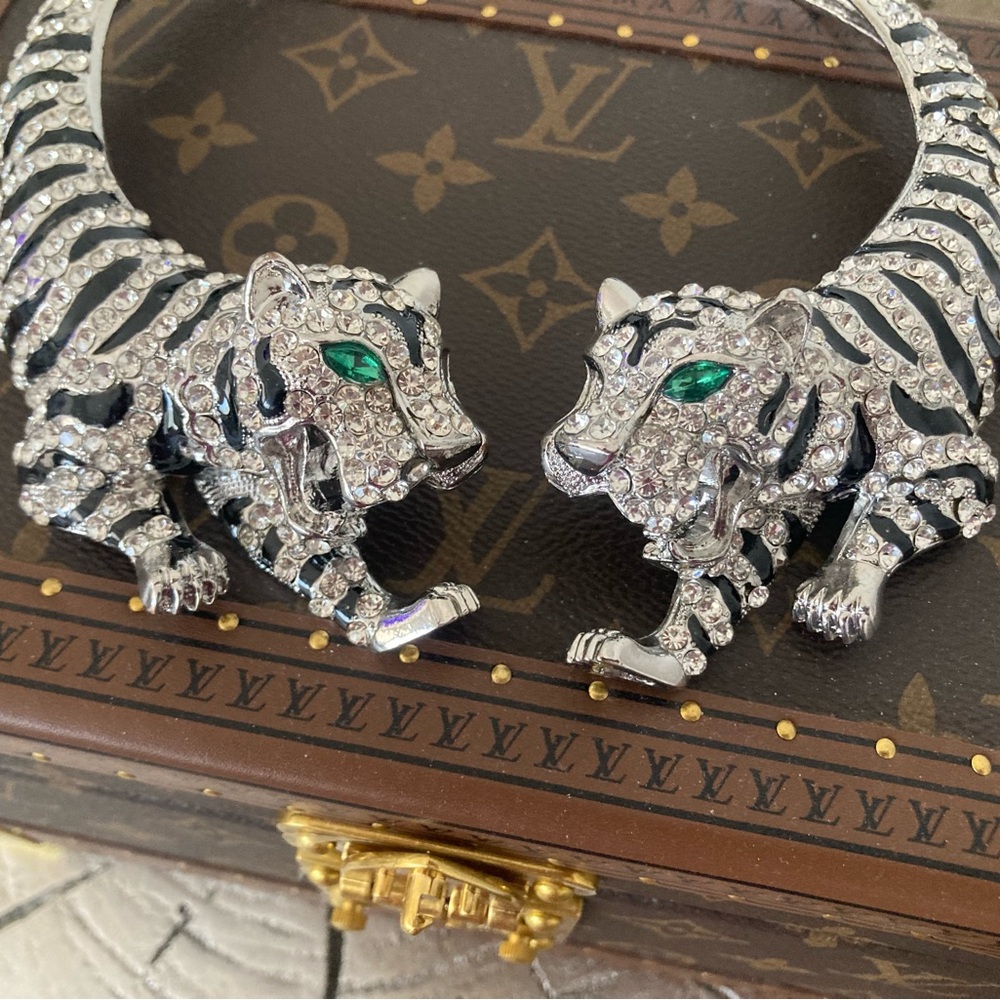 Crystal panther Collar Necklace - Silver Tone - Picture 2 of 3